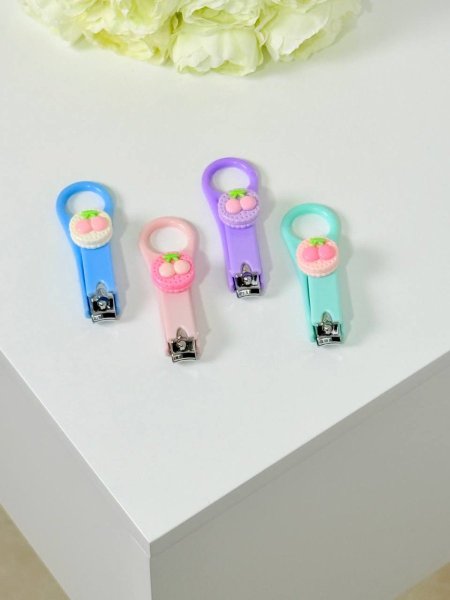 قصاصة أظافر كرزة